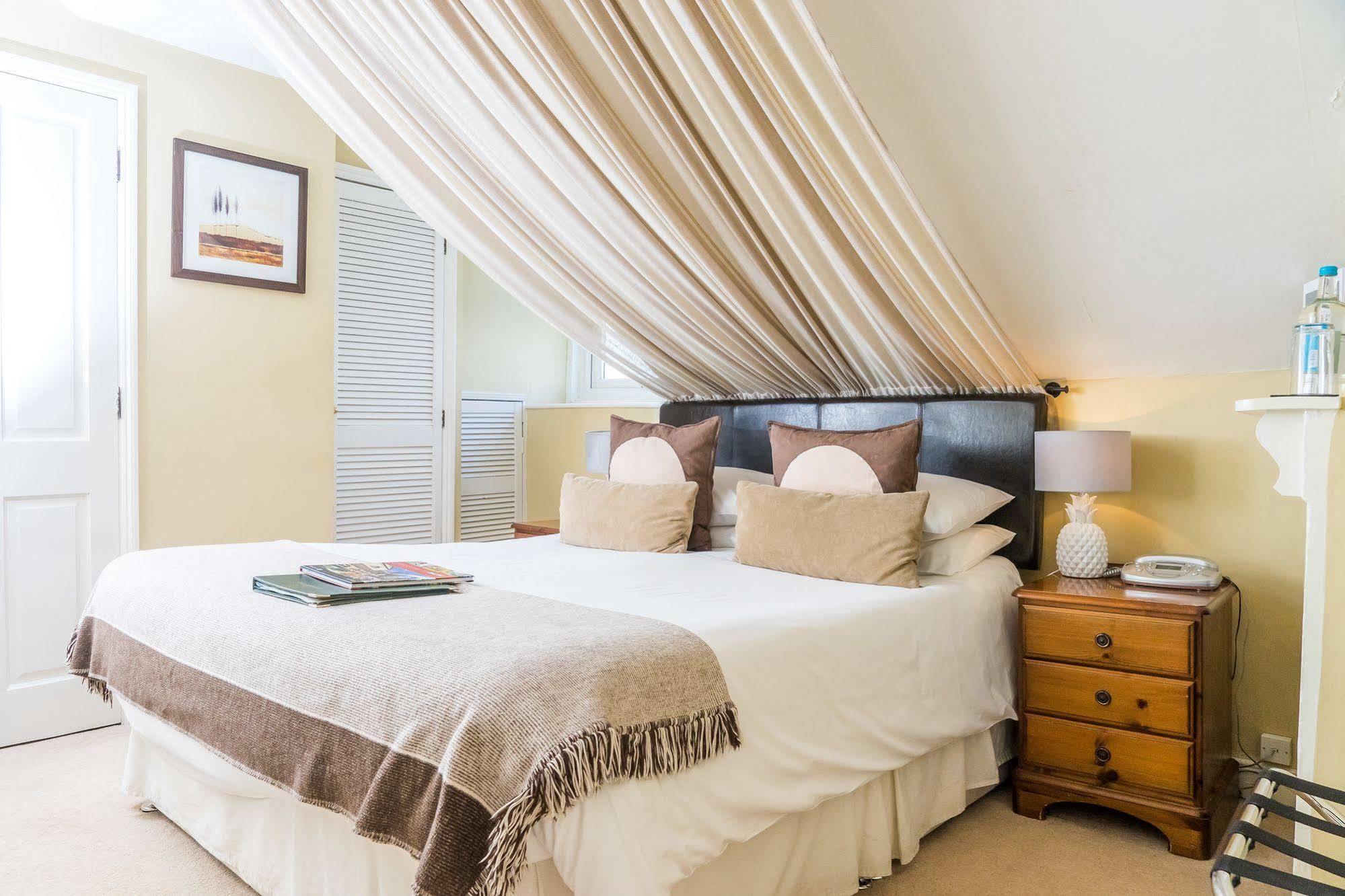 Oldfields House Bed & Breakfast 4*