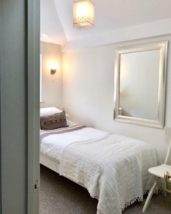 Apartment Lauras Townhouse Lansdown Slope Townhouse *
