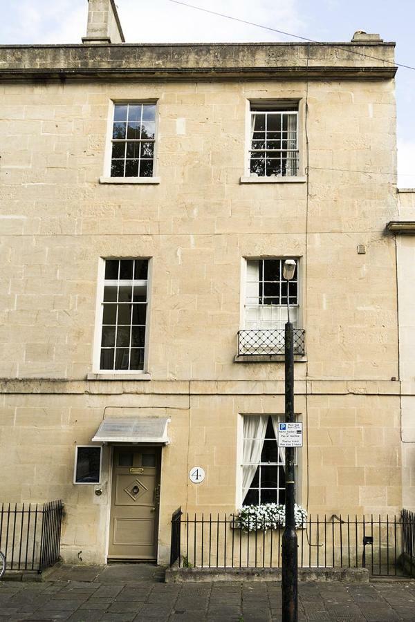 Bed & Breakfast No 4 Ainslie's Belvedere