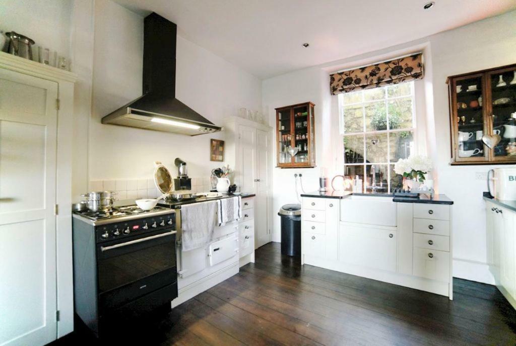 Bed & Breakfast No 4 Ainslie's Belvedere *