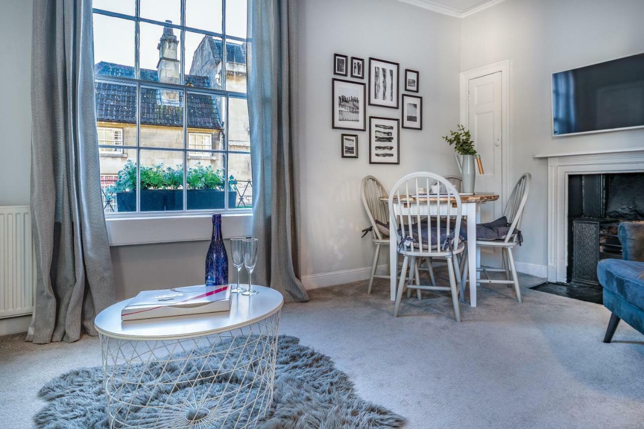 The Apartment, Bath