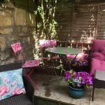 City Centre - Rivers Street, Quiet 2 Bed Ground Floor Georgian Garden Apartment