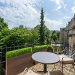 Beautiful Studio With Private Outside Terrace