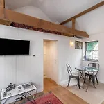 Coachman Cottage, Mews Living In Central Bath