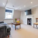 Stunning & Central Milsom Street Apartment
