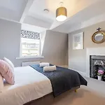 Stunning & Central Milsom Street Apartment