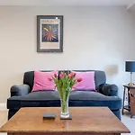 Stunning & Central Milsom Street Apartment