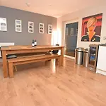Free Parking, Stylish And Spacious Bungalow