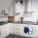 Newly Renovated Old Bakery House In Bath, 3 Bedroom, Free Parking