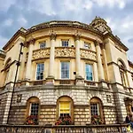 Beautiful Bath Apartment In Central Milsom Street
