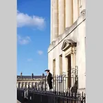 Beautiful Bath Apartment In Central Milsom Street