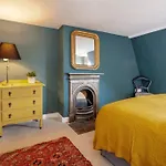Top Floor 2 Bed Georgian Apartment In Central Bath