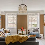 Impeccable 4-Bed Apartment In Bath