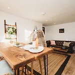 Pass The Keys Stylish 2 Bed Eco Flat In The Heart Of Bath