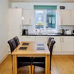 Beautiful, Contemporary 3 Bedroom Apartment