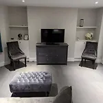 Basement Apartment In Central Bath