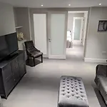 Basement Apartment In Central Bath