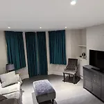 Basement Apartment In Central Bath