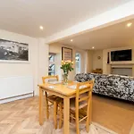 Pass The Keys Lovely 1 Bed Apartment With Free Parking