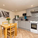 Pass The Keys Lovely 1 Bed Apartment With Free Parking
