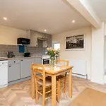 Pass The Keys Lovely 1 Bed Apartment With Free Parking