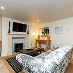 Pass The Keys Lovely 1 Bed Apartment With Free Parking