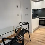 Chapel - Central Studio Apartment