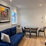 Chapel - Central Studio Apartment