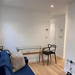 Chapel - Central Studio Apartment