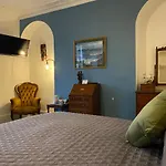Lynwood House