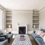 Dunsford House - Elegant Townhouse With Parking