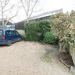 Luxe Maisonette- Parking, 4K Tvs, Leds, Local Snacks And More!