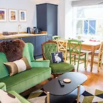 Unique 2 Bed In The Heart Of Bath With Parking