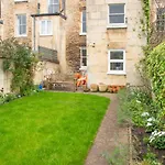 Unique 2 Bed In The Heart Of Bath With Parking