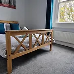 The Henrietta - Central Bath Apartment With Parking
