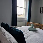 The Henrietta - Central Bath Apartment With Parking