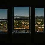 Roman Penthouse- City Skyline Views, 4K Tvs, 5G Wifi And More!