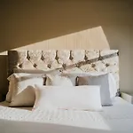 Roman Penthouse- City Skyline Views, 4K Tvs, 5G Wifi And More!