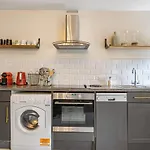 Charming Two Bedroom Maisonette