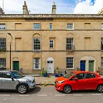 Charming Two Bedroom Maisonette