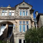 Oyo 3 Crescent Gardens