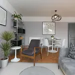 Arlington House, Central Apartmant