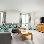 Solar Sanctuary- Skyline Balcony, City Centre, Three Floors, King Beds, Netflix And More!