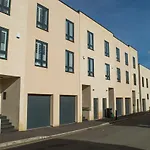 Solar Sanctuary- Skyline Balcony, City Centre, Three Floors, King Beds, Netflix And More!