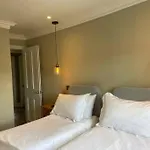 Crescent Penthouse With Stunning Views And Free Parking