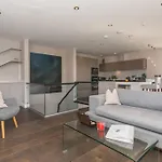 Luxury Penthouse Apartment With Hot Tub