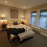 Newly Renovated 2-Bed Bungalow