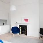 Spacious Georgian Pad - Free Parking - Walk To Bath