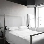 Spacious Georgian Pad - Free Parking - Walk To Bath