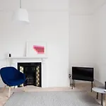 Spacious Georgian Pad - Free Parking - Walk To Bath